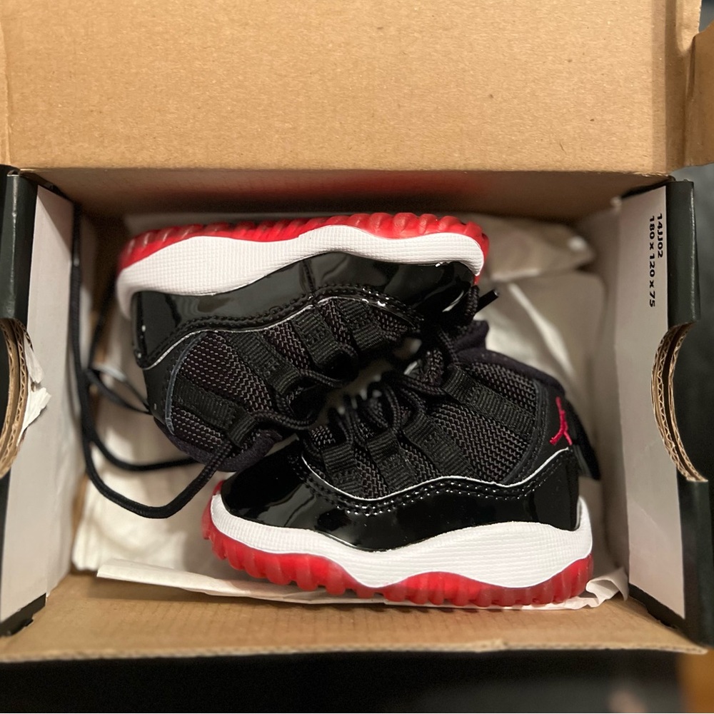 🚫Jordan Retro 11 Black and Red Sneakers(patent leather)❌️SOLD